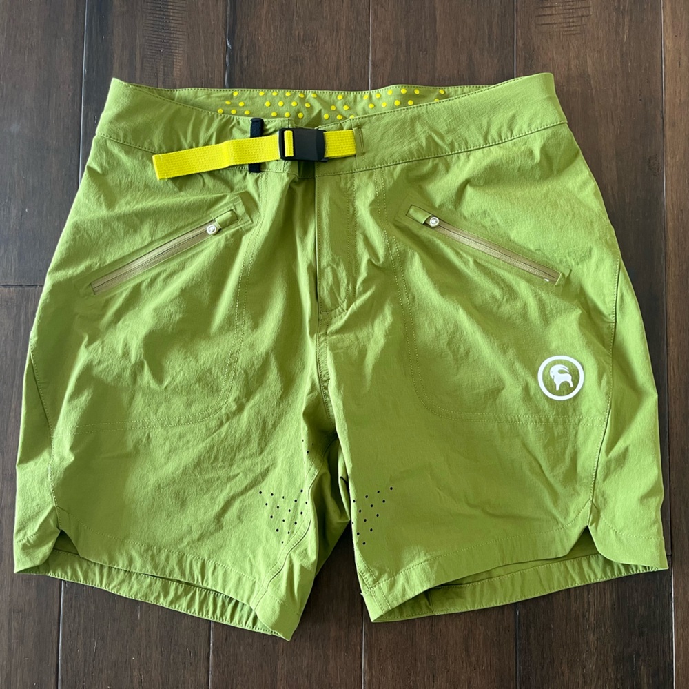 Women’s mountain bike shorts size M